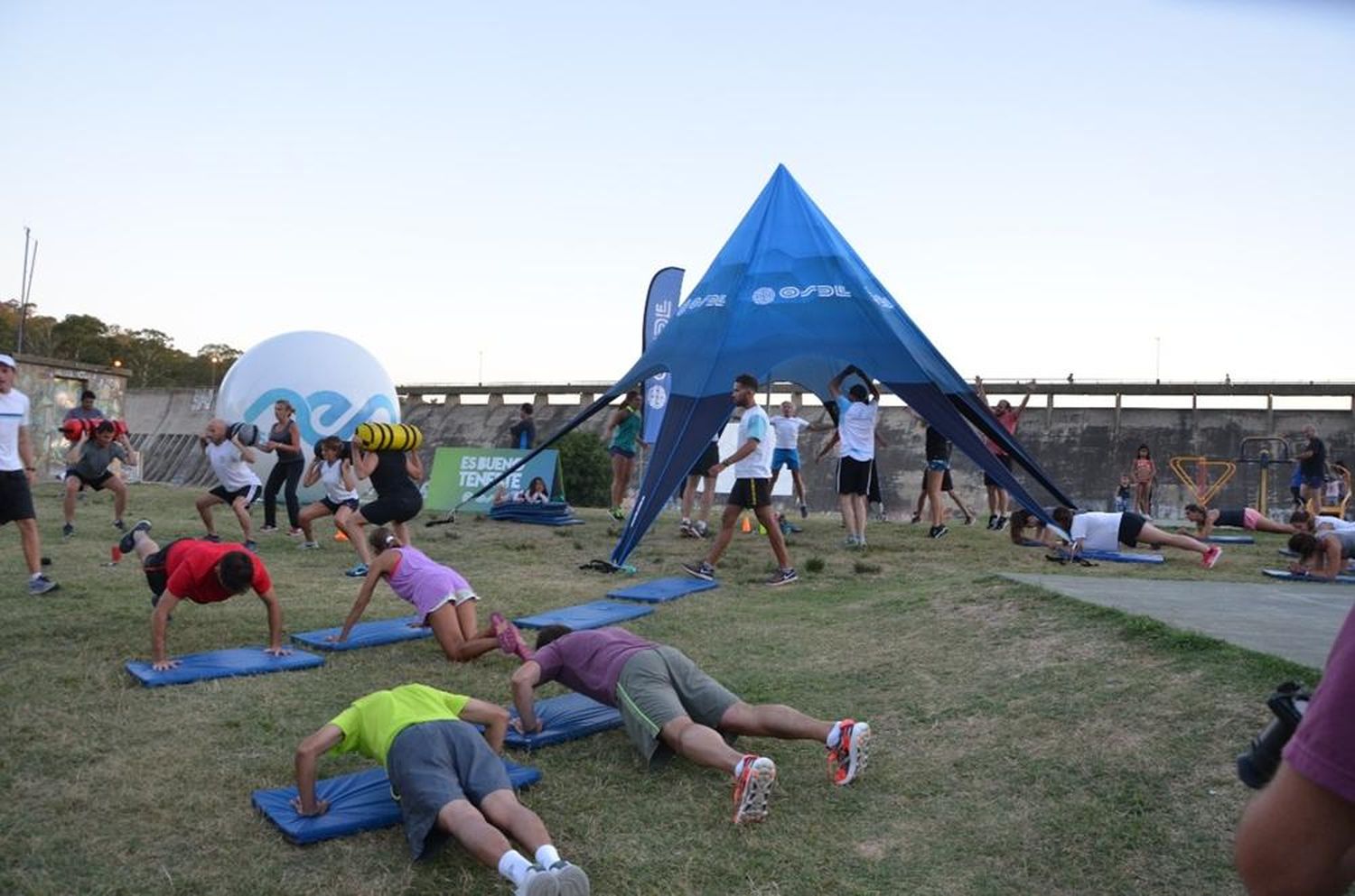 Espacio de entrenamiento OSDE, actividad física grupal al aire libre