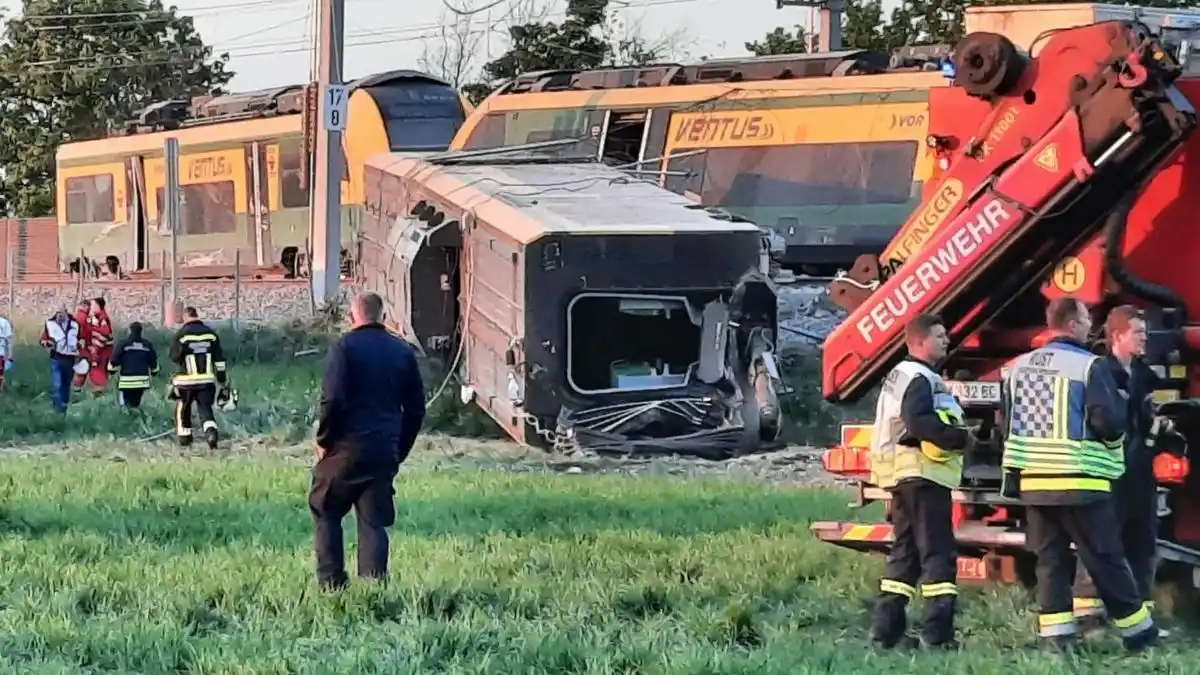 Descarriló un tren en Austria: al menos un muerto y 13 heridos