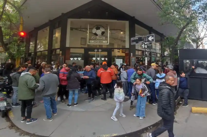 Nueva jornada solidaria de intercambio de figuritas del Mundial