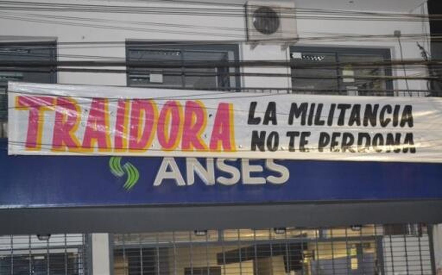 Tres de Febrero: Piden la renuncia de la "Tigresa" Acuña por "traición" tras su pase al massismo