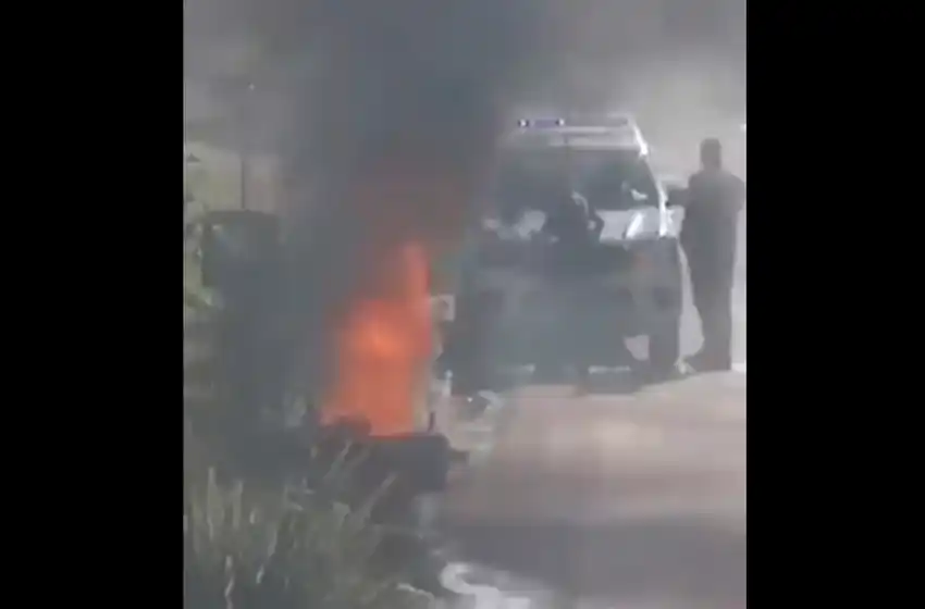 Prendidos fuego: se les incendió una moto robada
