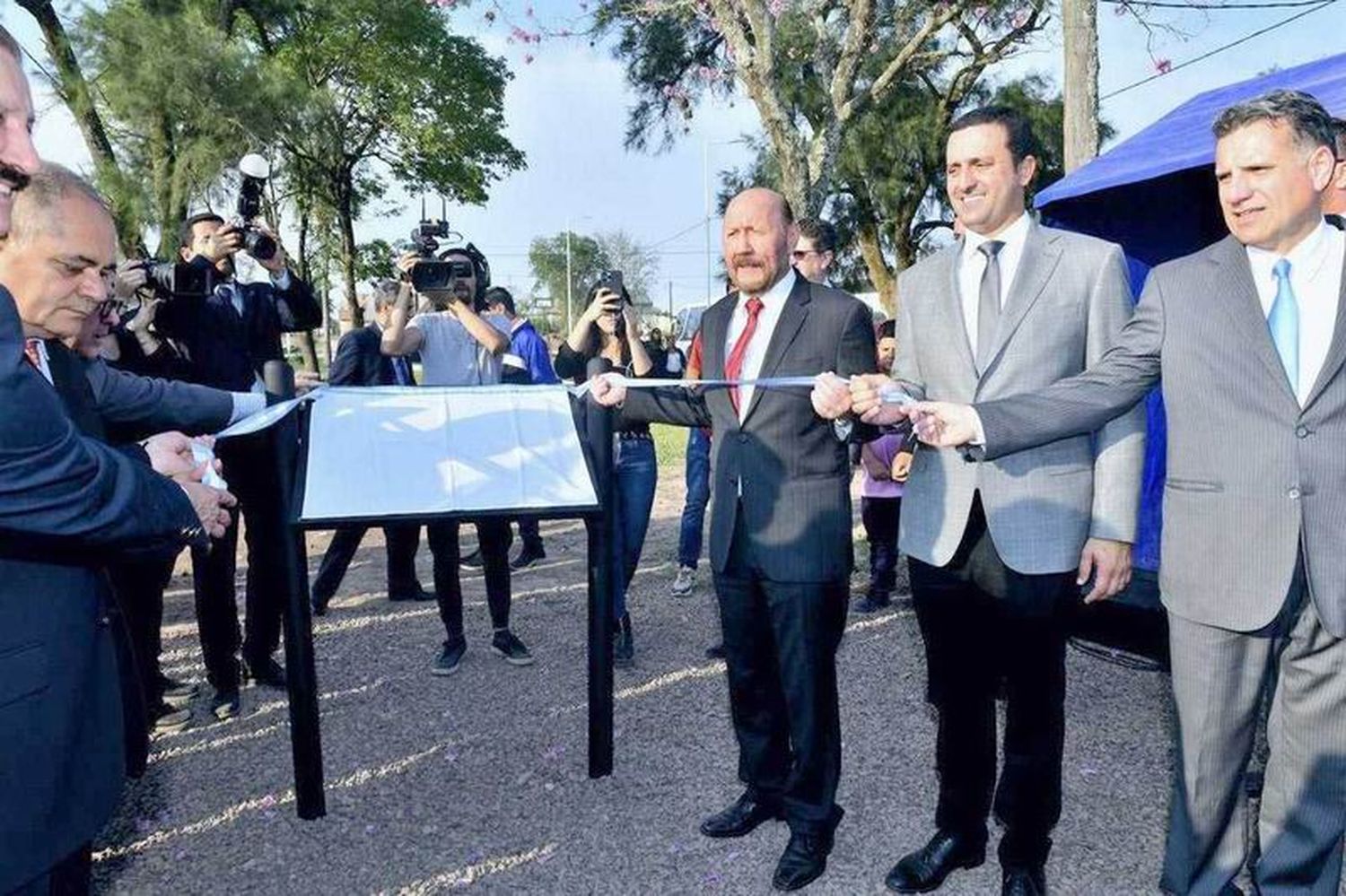 El gobernador finalizó una intensa jornada 
de inauguraciones en el interior provincial