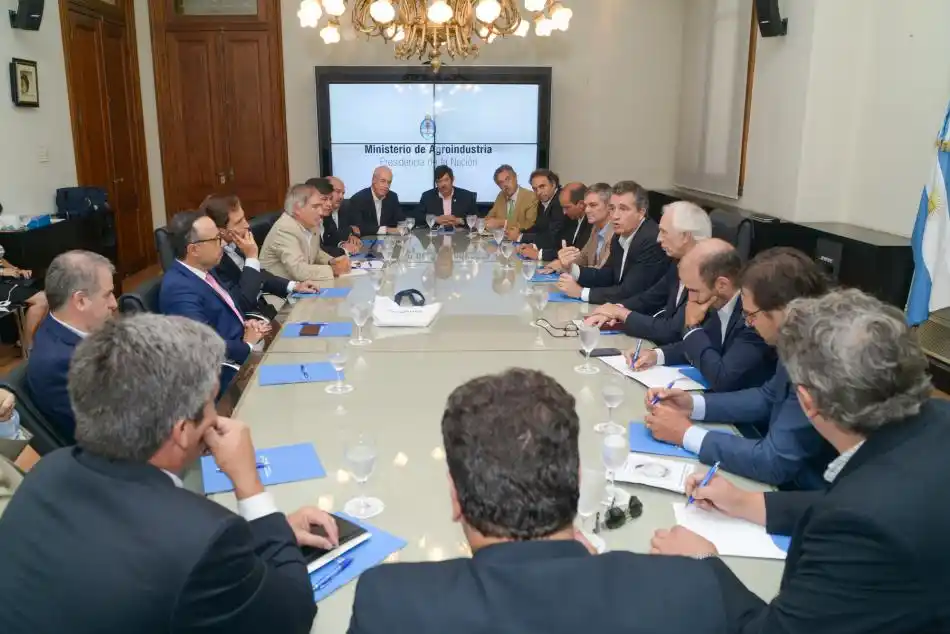 Etchevehere recibió propuesta para actualizar la Ley de Semillas