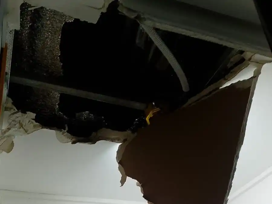 Lo sorprendieron dentro de un local tras entrar por el techo y fue detenido cuando intentaba escapar