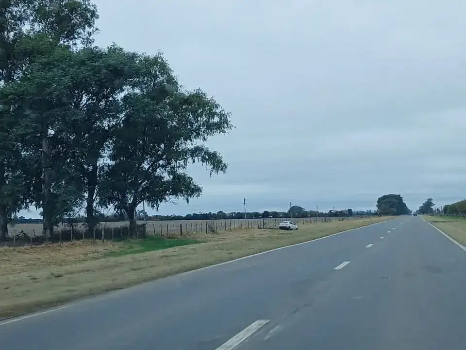 Choque entre un camión y un auto en Ruta 70: un conductor fue trasladado al hospital - 1