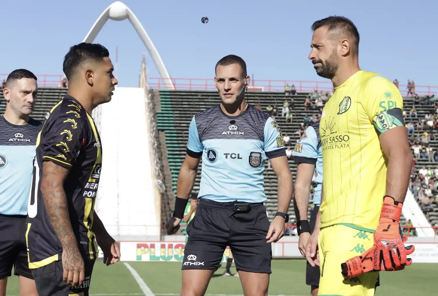 El capitán Jorge Carranza en el sorteo del último partido de local (Foto: Florencia Arroyos - MarcaDeportiva)