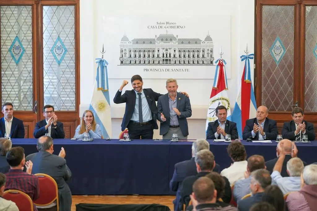 Pullaro y Frigerio presentaron Capibaras XV, el nuevo equipo integrado por las uniones de Rosario, Santa Fe y Entre Ríos