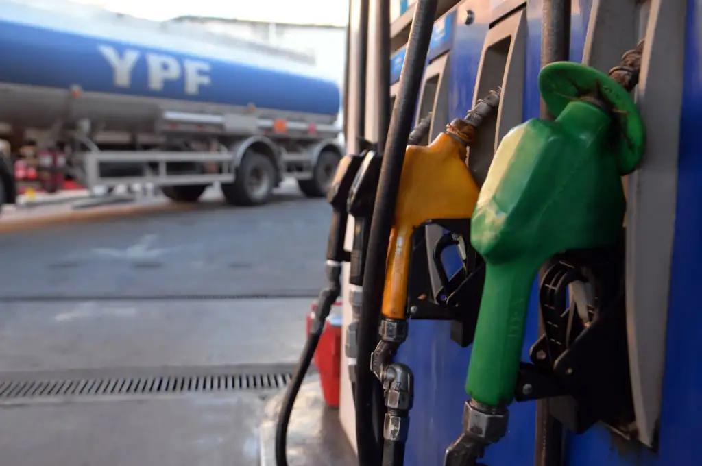 Los precios de las naftas subirán hasta 27 % entre febrero y junio de este año