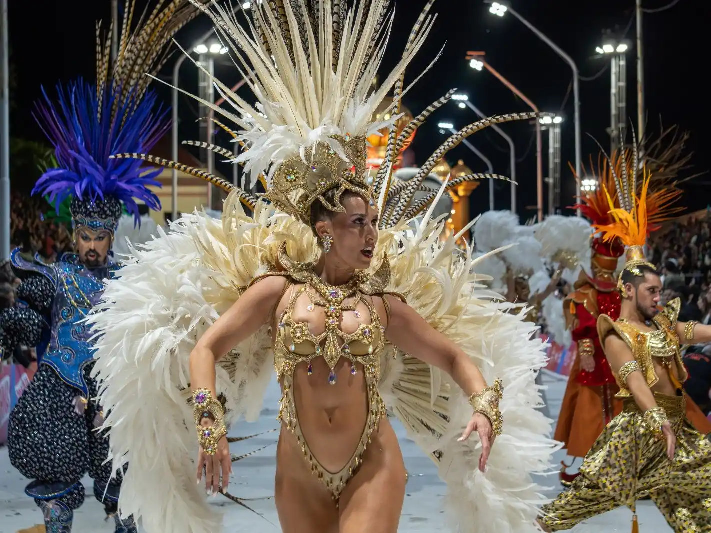 Así se prepara la reina Felicita Fouce para desfilar esta noche en el Carnaval del País