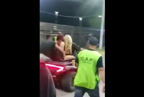 Un empleado de seguridad fue atropellado y sufrió heridas.