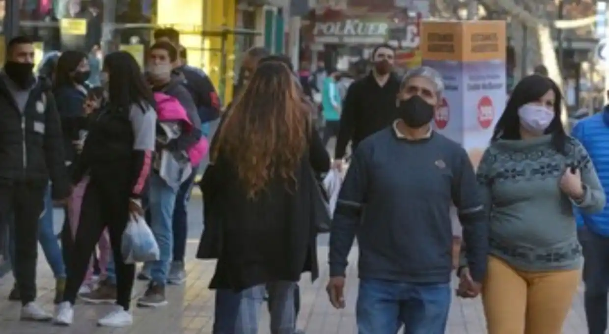 Mendoza mantendrá habilitados los casinos y los encuentros sociales