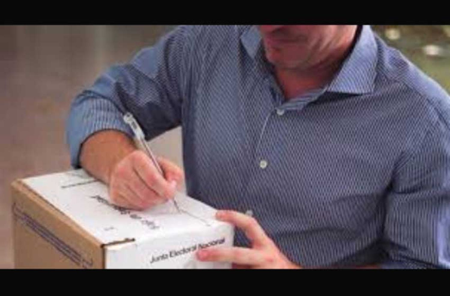 El uso de lapiceras de colores en los sobres de votación puede “individualizar al elector” y eso representa un delito