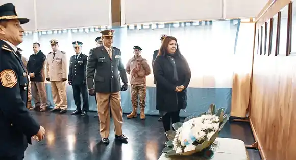 Gendarmería Nacional conmemoró el 42 aniversario del bautismo de fuego en Malvinas