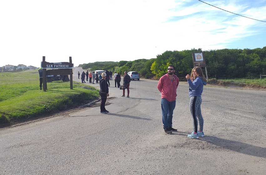 Vecinos del sur se movilizaron para reclamar por calles y luminarias