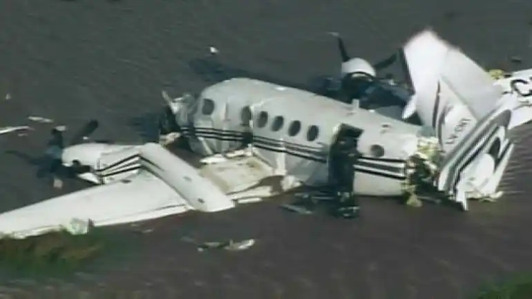Confirmaron que hay 5 muertos por la caída de una avioneta privada en el Río de la Plata
