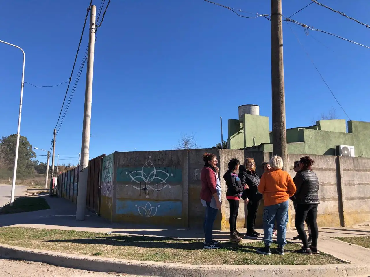 Fue en la esquina de La Pastora y Los Pensamientos donde se reunieron los vecinos indignados por los casos de inseguridad en el barrio.