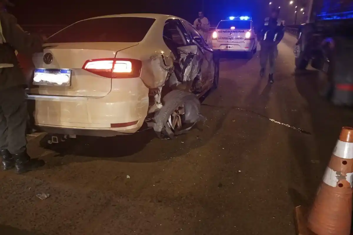 Ruta 12 : buscan a un camionero que se fugó tras un choque