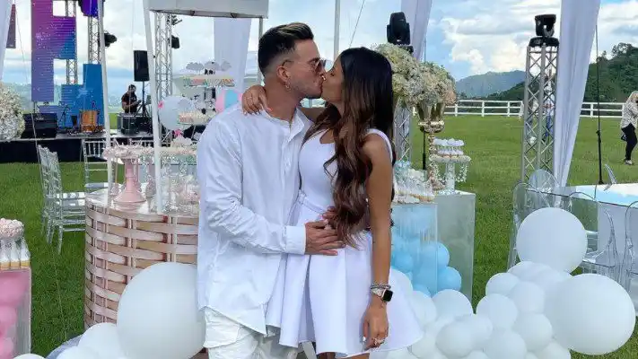 Gustavo Elis y Karlis Romero esperan ¡Una niña!