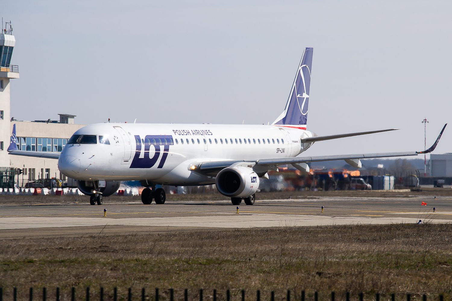 ¿A220 o E2? LOT Polish Airlines negocia un pedido de hasta 84 aeronaves