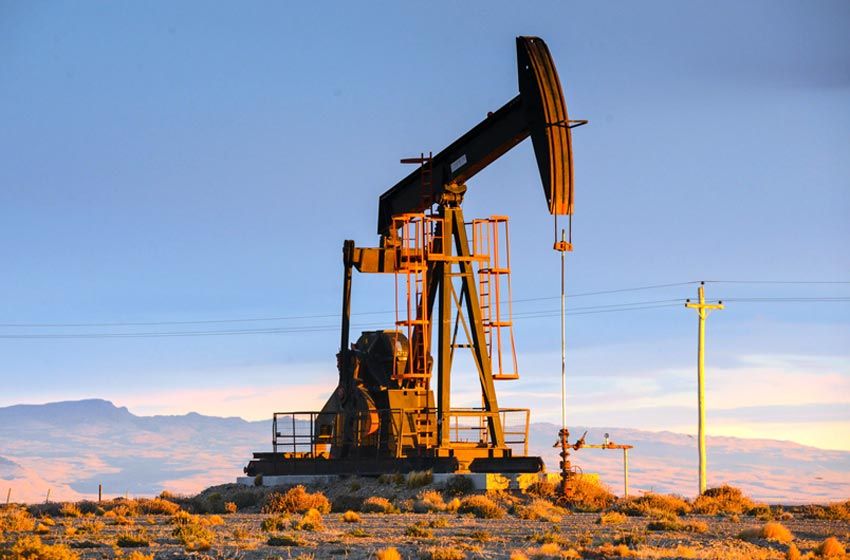Efecto pandemia: la producción de petróleo cayó 7% y la de gas un 12,2%