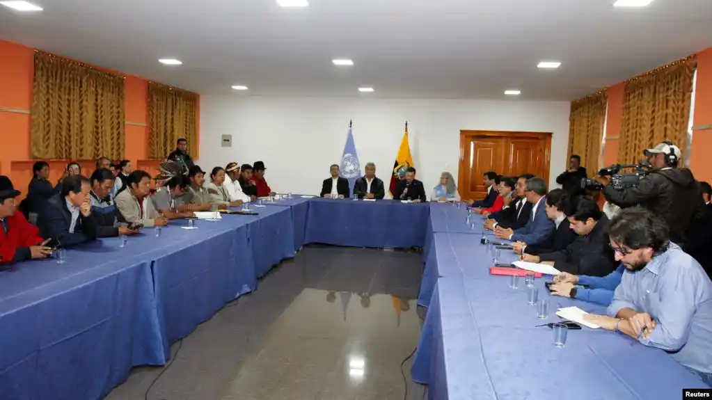 Gobierno de Ecuador deroga polémico decreto y llega a un acuerdo con los indígenas