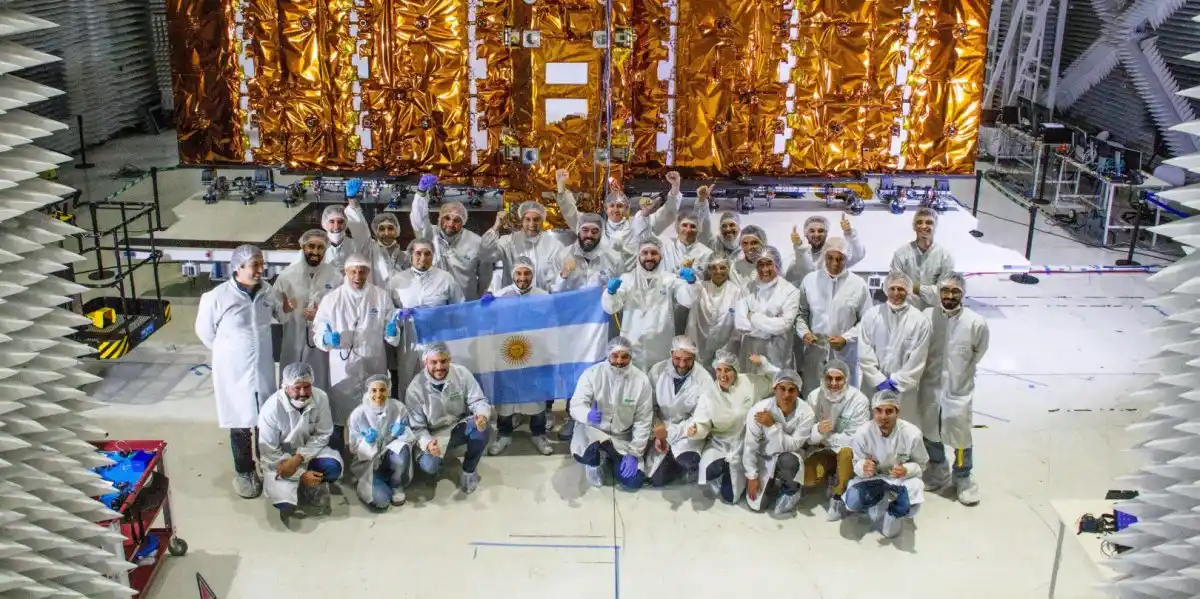 Orgullo entrerriano. Adrián es parte del gran equipo de profesionales argentinos que pondrán el segundo satélite de la serie Saocom en órbita 