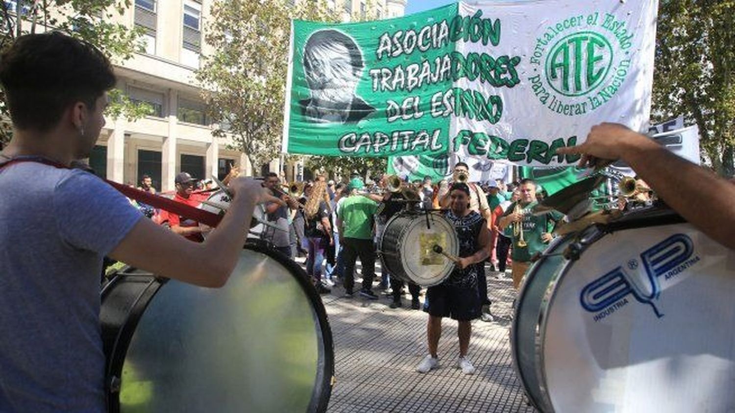 Protestas en Córdoba por la llegada de Javier Milei