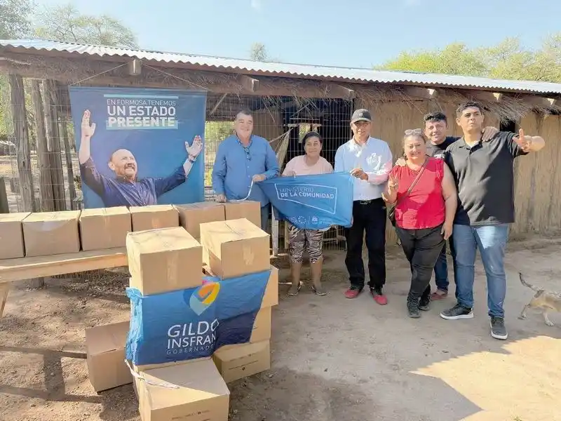 Nueva entrega de cajas alimentarias para
comunidades aborígenes en Las Lomitas
