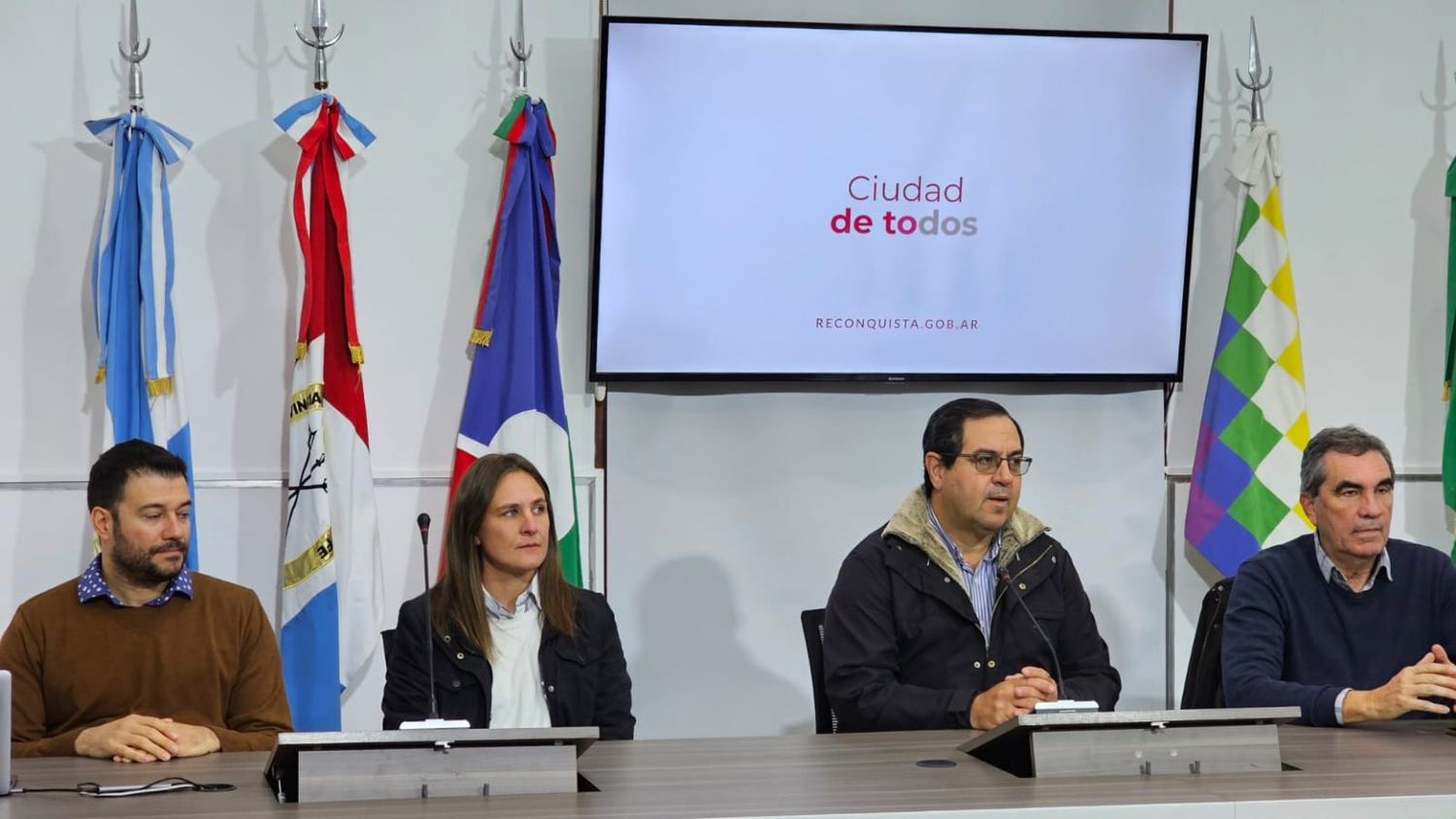 En conferencia de prensa, el intendente municipal Dr. Amadeo Enrique Vallejos anunció el llamado a licitación.