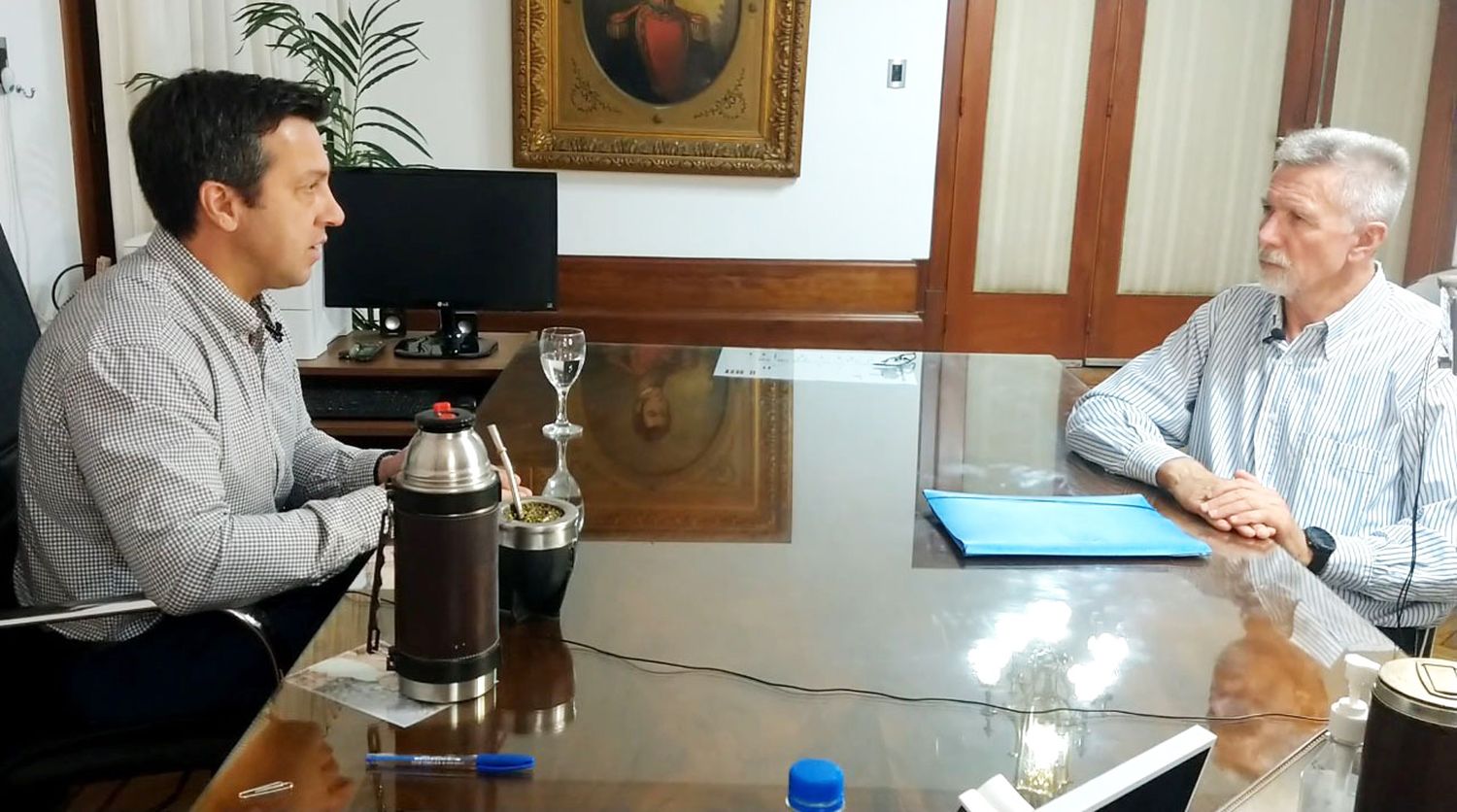 Diálogo. Del intendente, Arturo Rojas con Hugo Möller