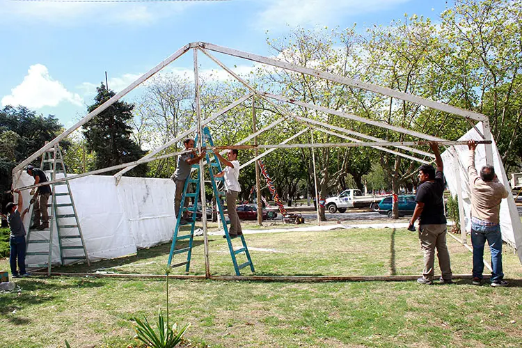 Comenzó el “armado” de la plaza para el Festival Infantil