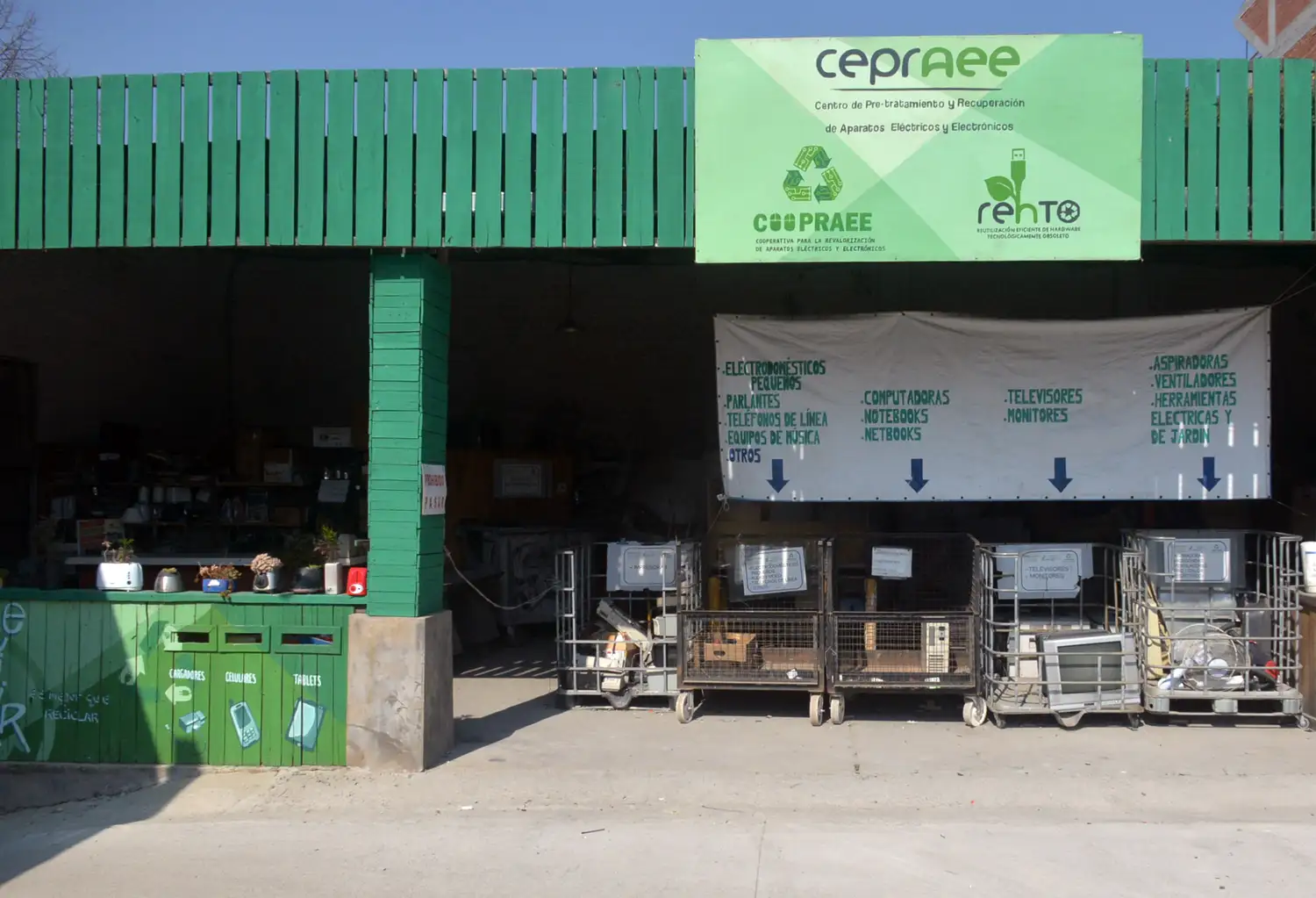 Coopraee aguarda por un espacio para continuar trabajando tras la venta del predio de Santamarina 450.