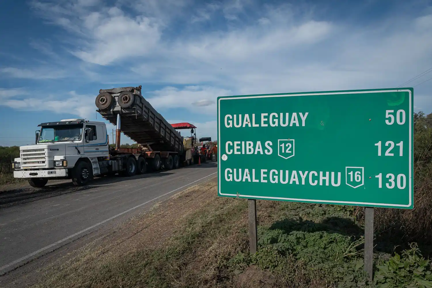 Realizan trabajos de bacheo en ruta 11 a la altura de Tres Bocas