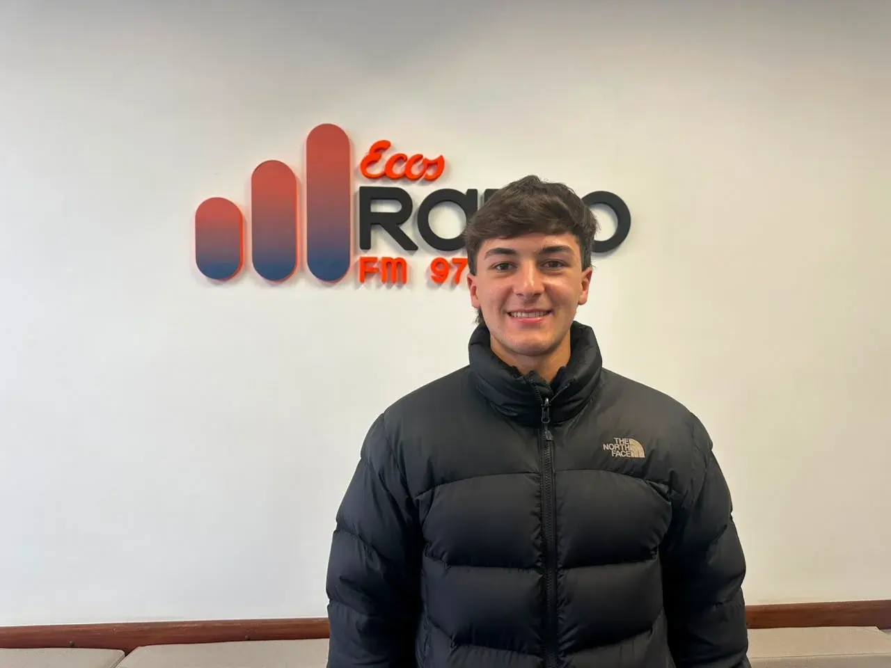 Lihuel Angelini
durante su visita a los estudios de Ecos Radio, donde repasó su trayectoria y su presente entre los mejores jugadores de pádel del país.