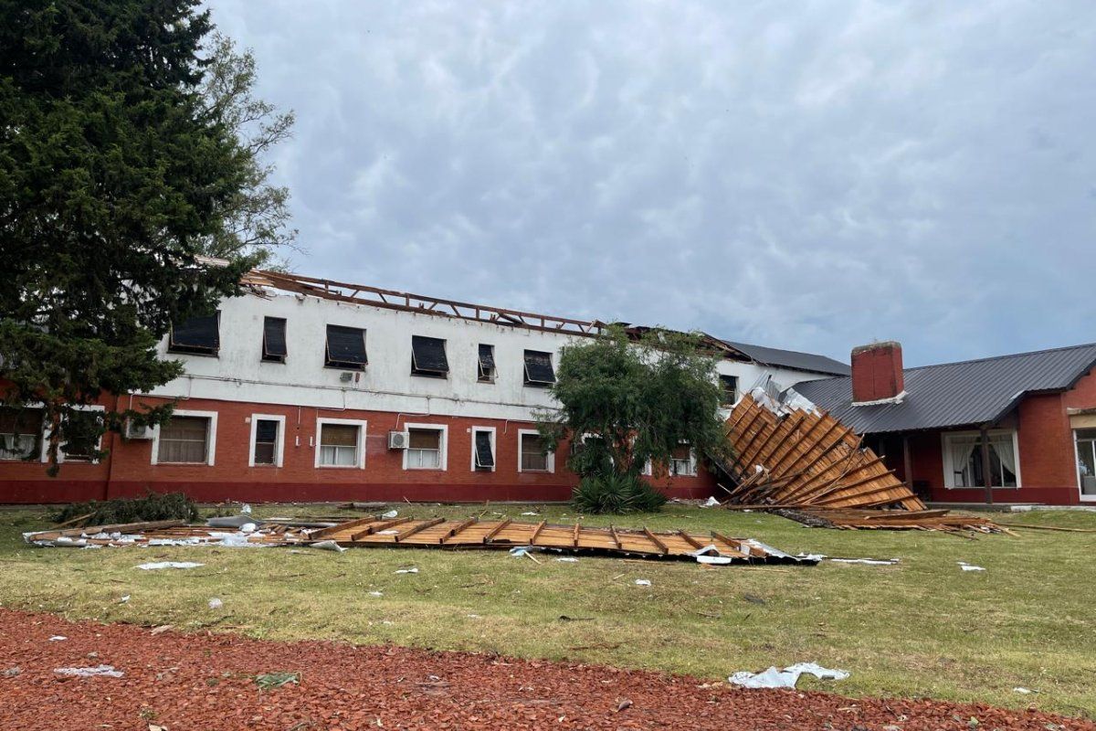 La tormenta causó destrozos severos en el Regimiento de Gualeguaychú