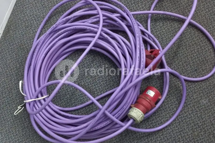 Llevaba cables y ropa en una bolsa negra a las 3 de la mañana