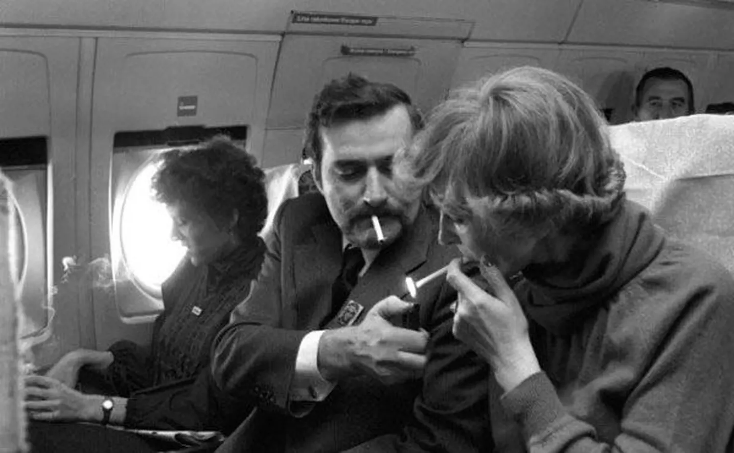 Curioso… ¿Por qué los aviones tienen ceniceros si está prohibido fumar?