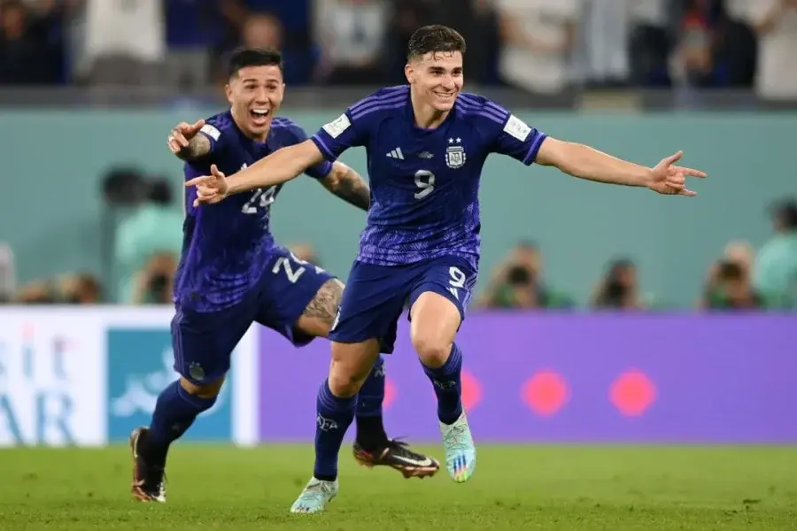 Argentina recuperó su juego y se metió en octavos del Mundial
