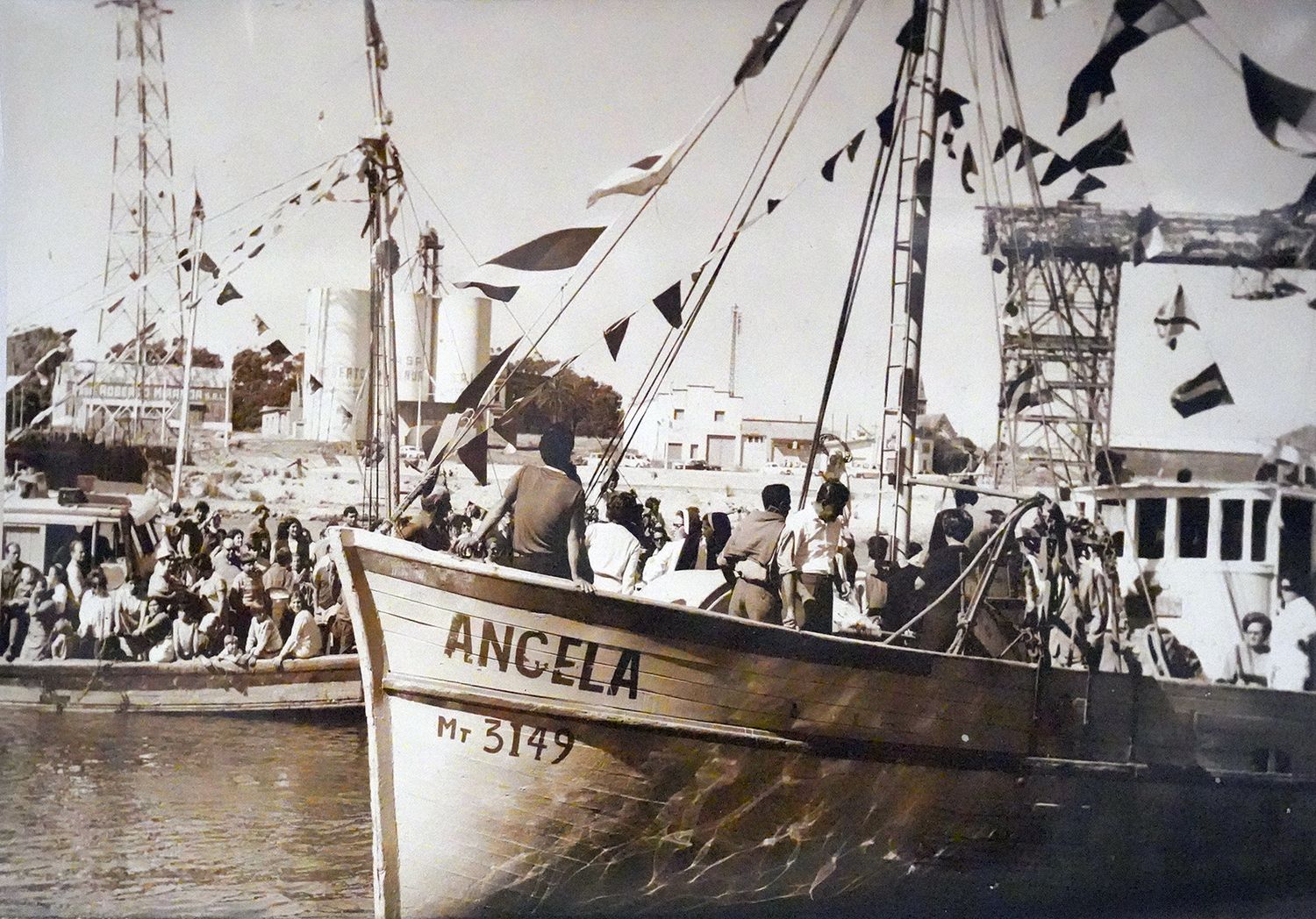 Paseos en lancha. Durante las fiestas en el Puerto