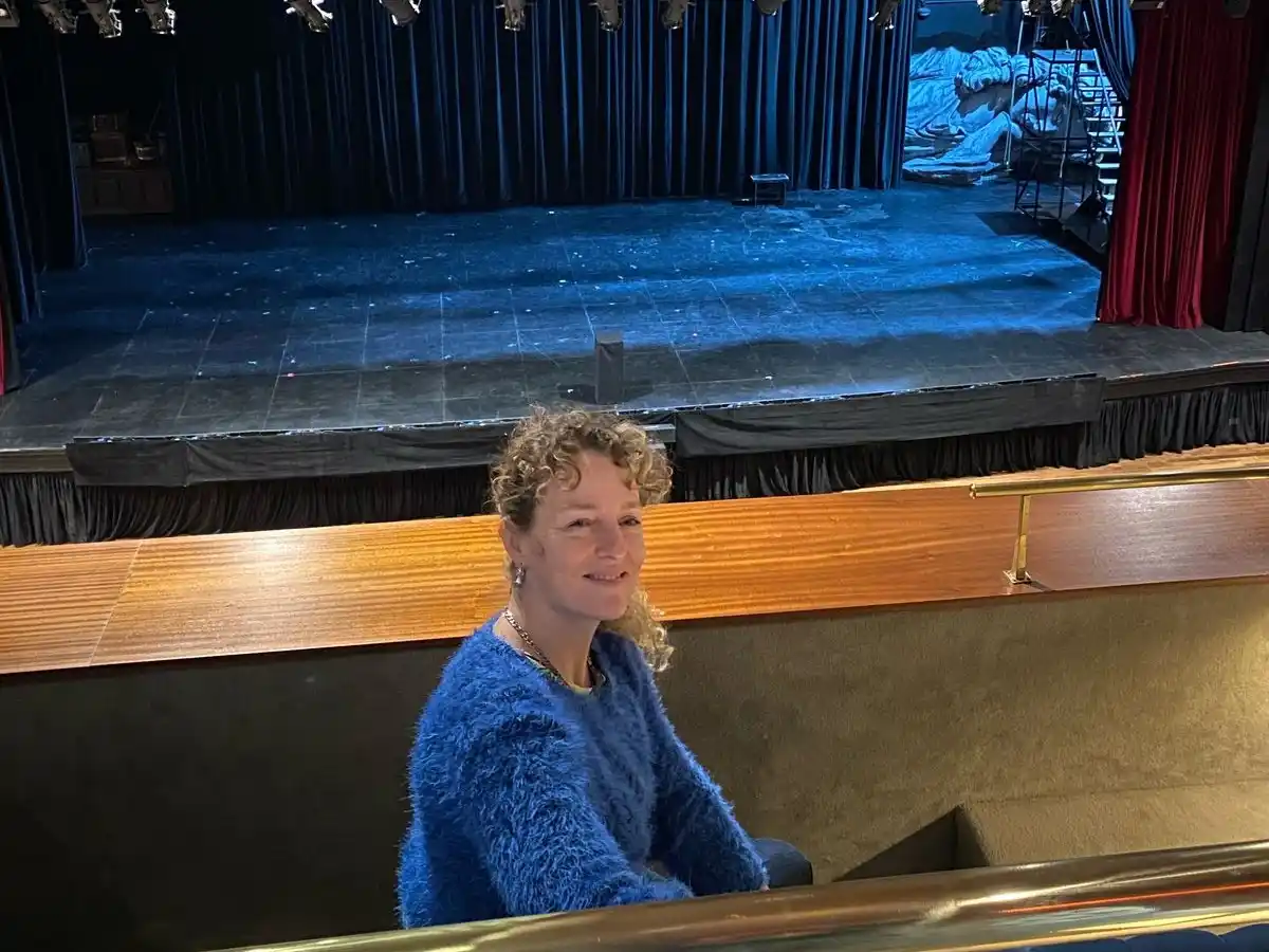 La autora de "Como si pasara un tren" contó cómo se identifica con los personajes de su obra.