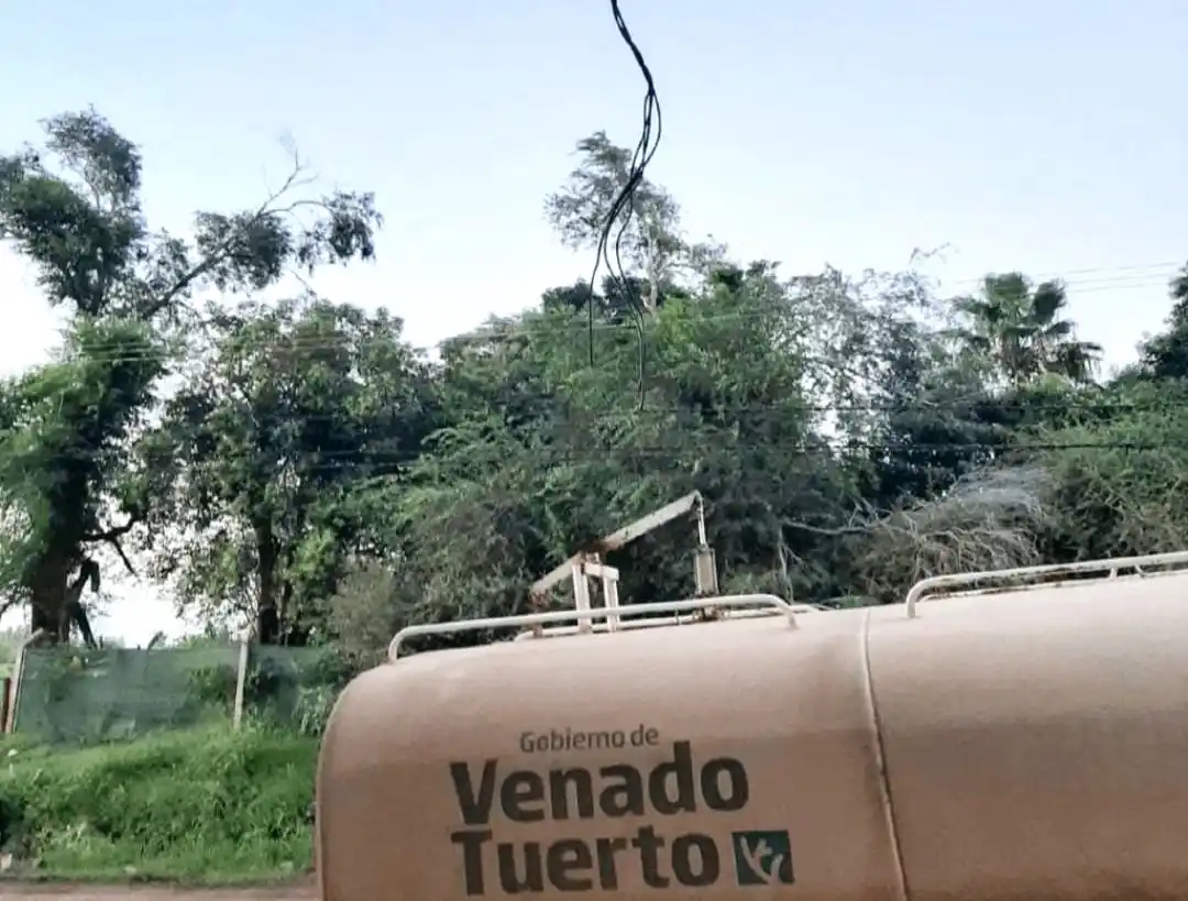 Camión regador de la Municipalidad venadense.