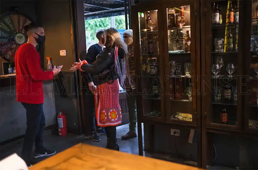 Por un caso sospechoso, aislaron a todo el personal de una reconocida cervecería de Olavarría