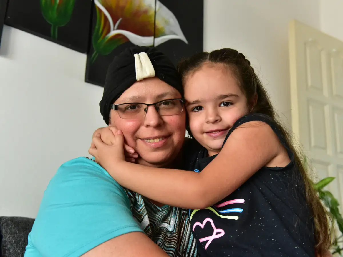 Tener cáncer y seguir  trabajando: “Me ayuda  a mantenerme viva”   