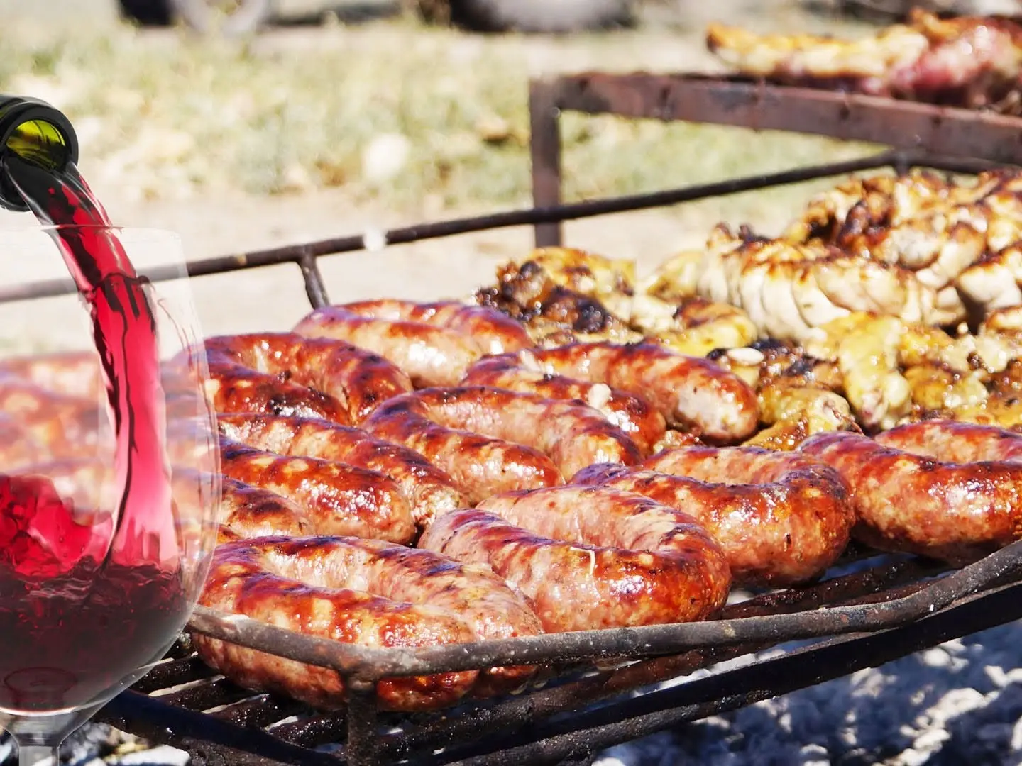 Consumo en Argentina: cayó la yerba y la carne, pero el vino resistió