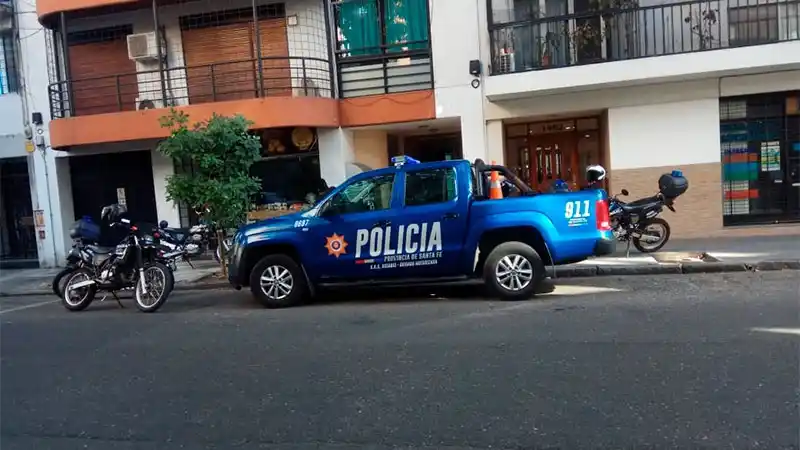 Quisieron comprar dólares, les robaron casi dos millones de pesos y terminaron en el baño