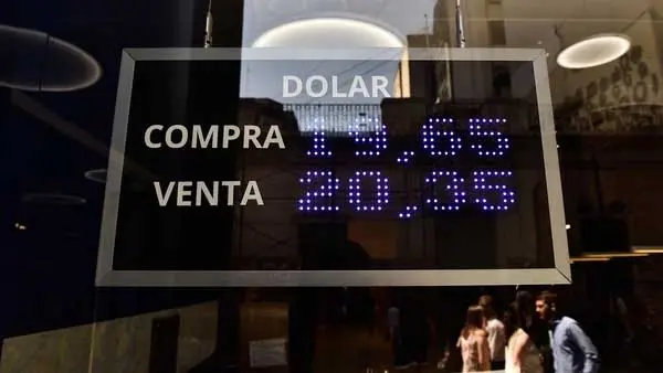 El dólar subió sobre el cierre y alcanzó un nuevo récord