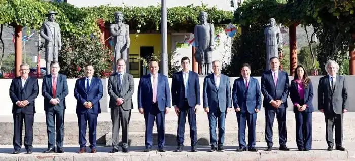 Bordet propone una plataforma portuaria integrada con Chile