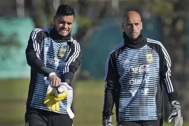 Sergio Romero fue desafectado de la selección por una lesión en la rodilla 