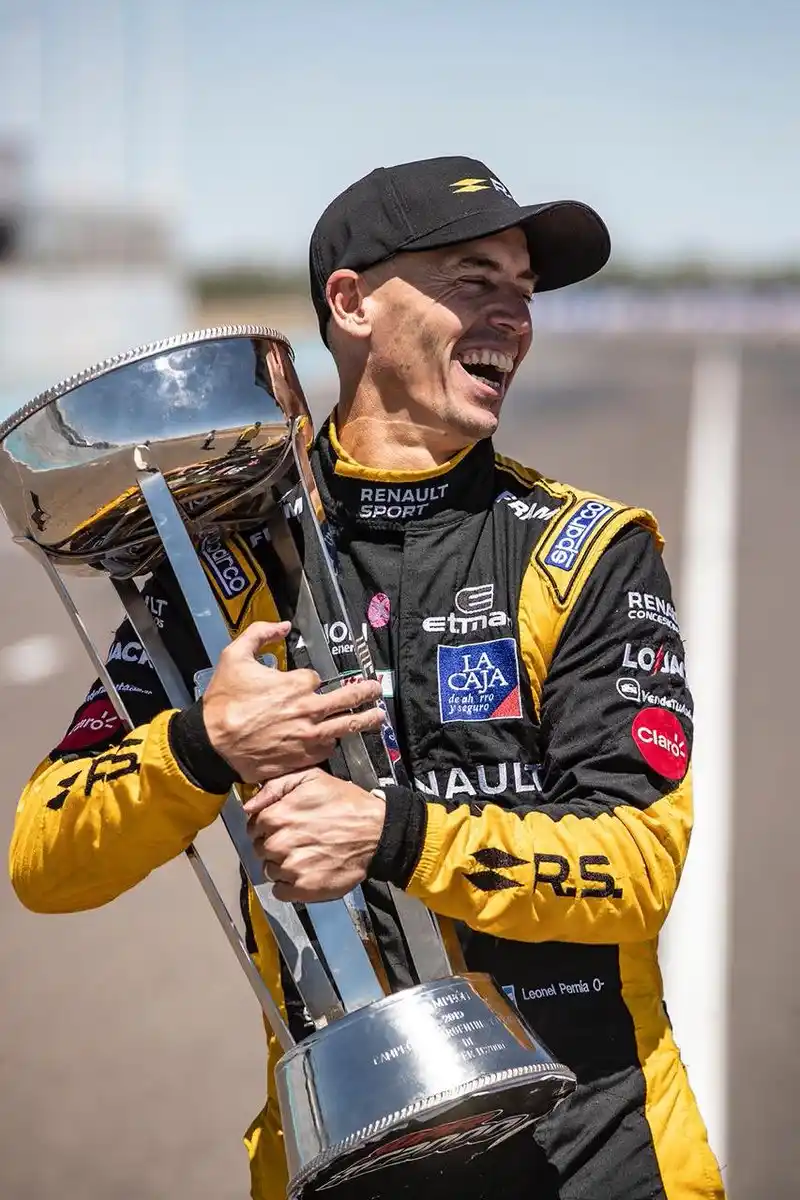 Con Pernía en su terna, entregan los Olimpia