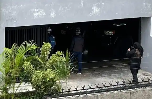 LA SEGUNDA en dos días: denuncian allanamiento de la casa de otro ex asilado en la embajada argentina